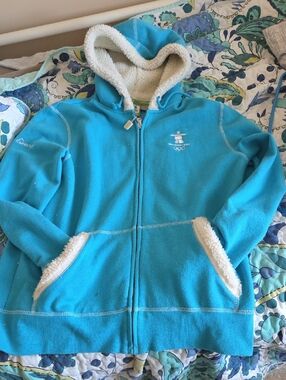 Sherpa-Lined Turquoise Zip Hoodie Jacket - Women's Puffer Style